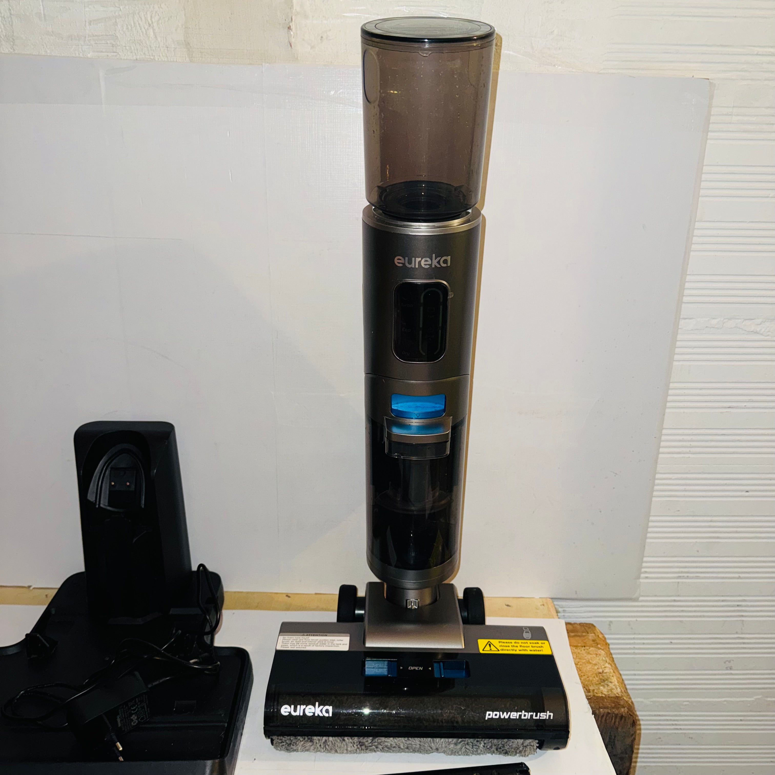 Aspirador fregadora Eureka RapidWash NEW430