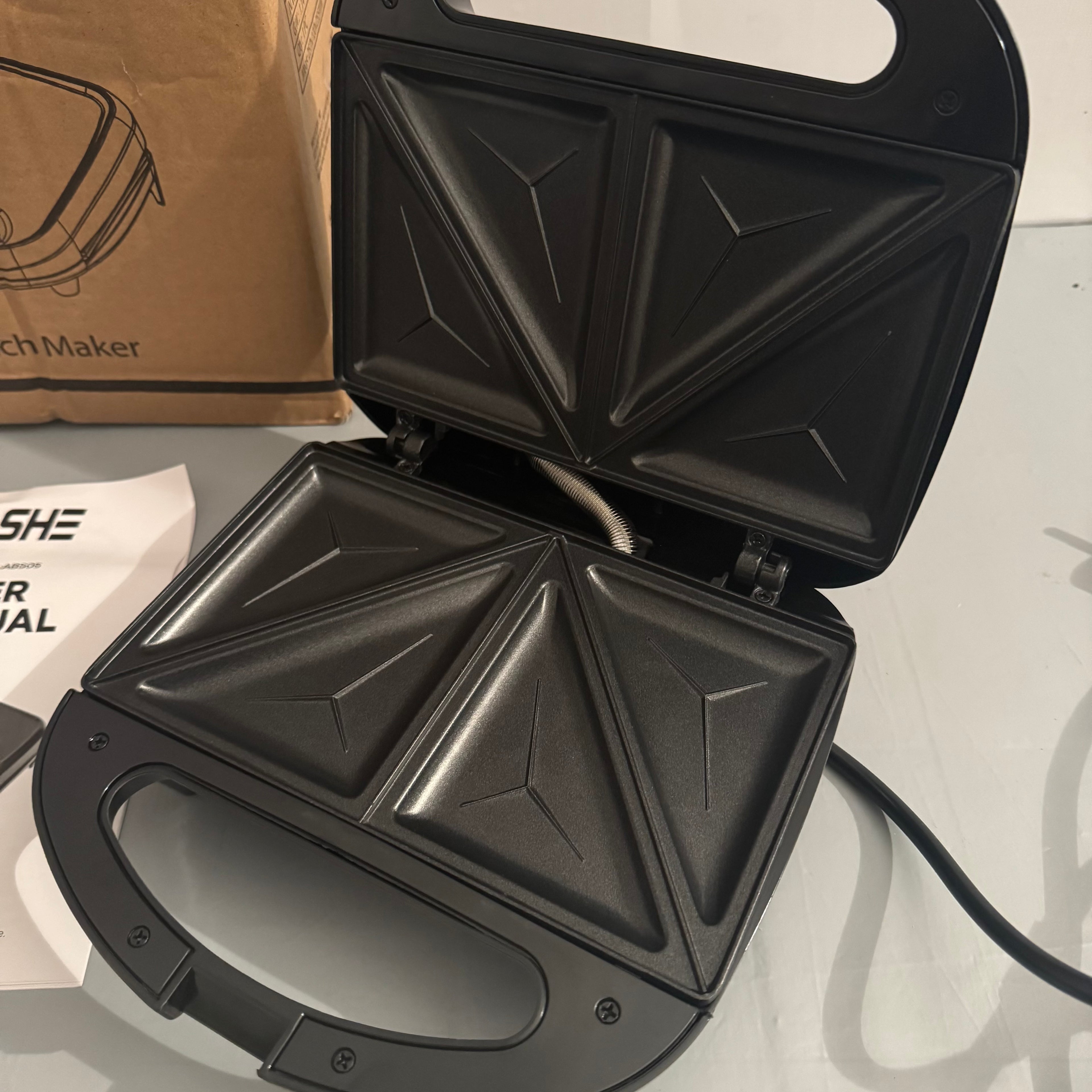 Sandwichera YASHE 750 W placas antiadherentes