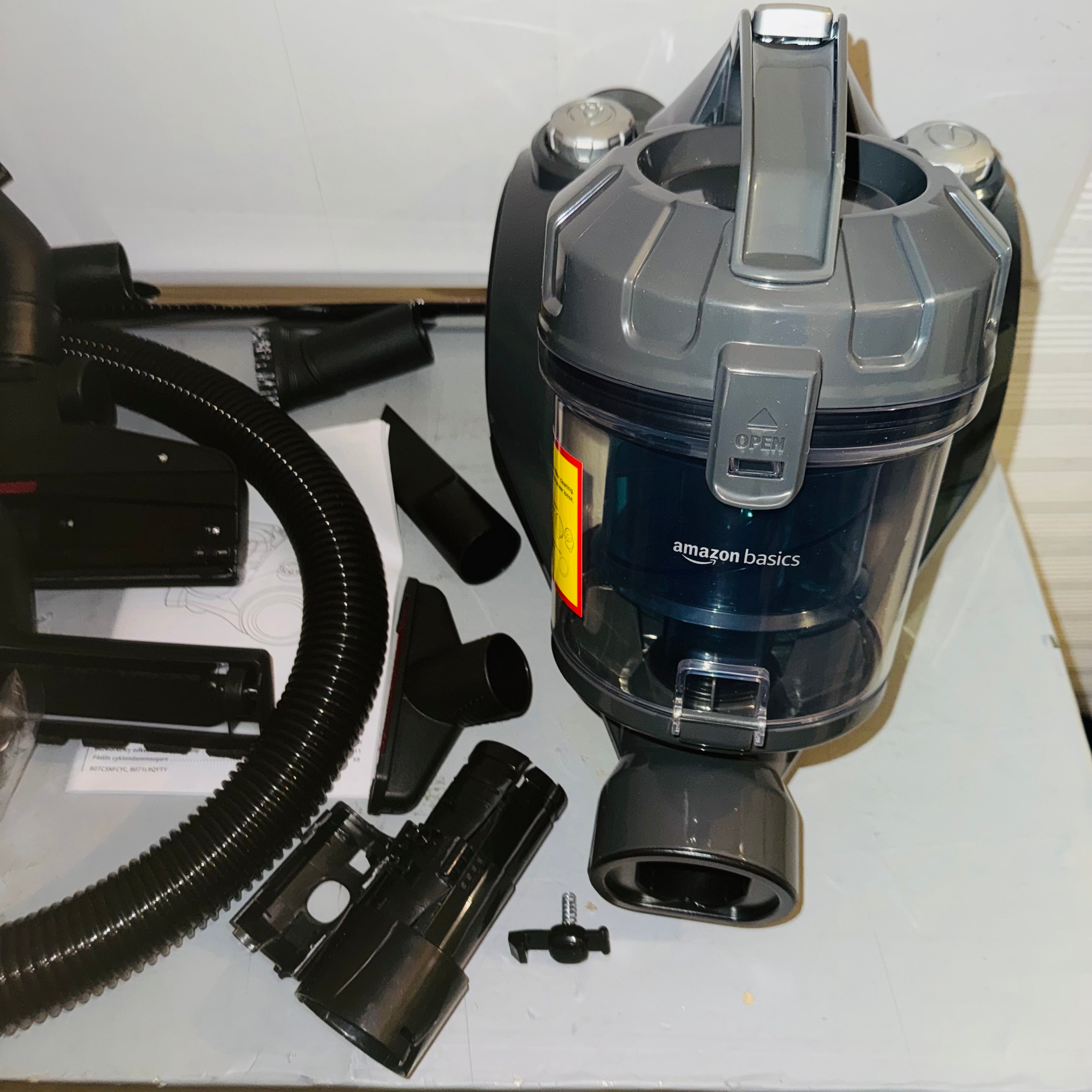 Aspirador Amazon Basics sin bolsa 700 W