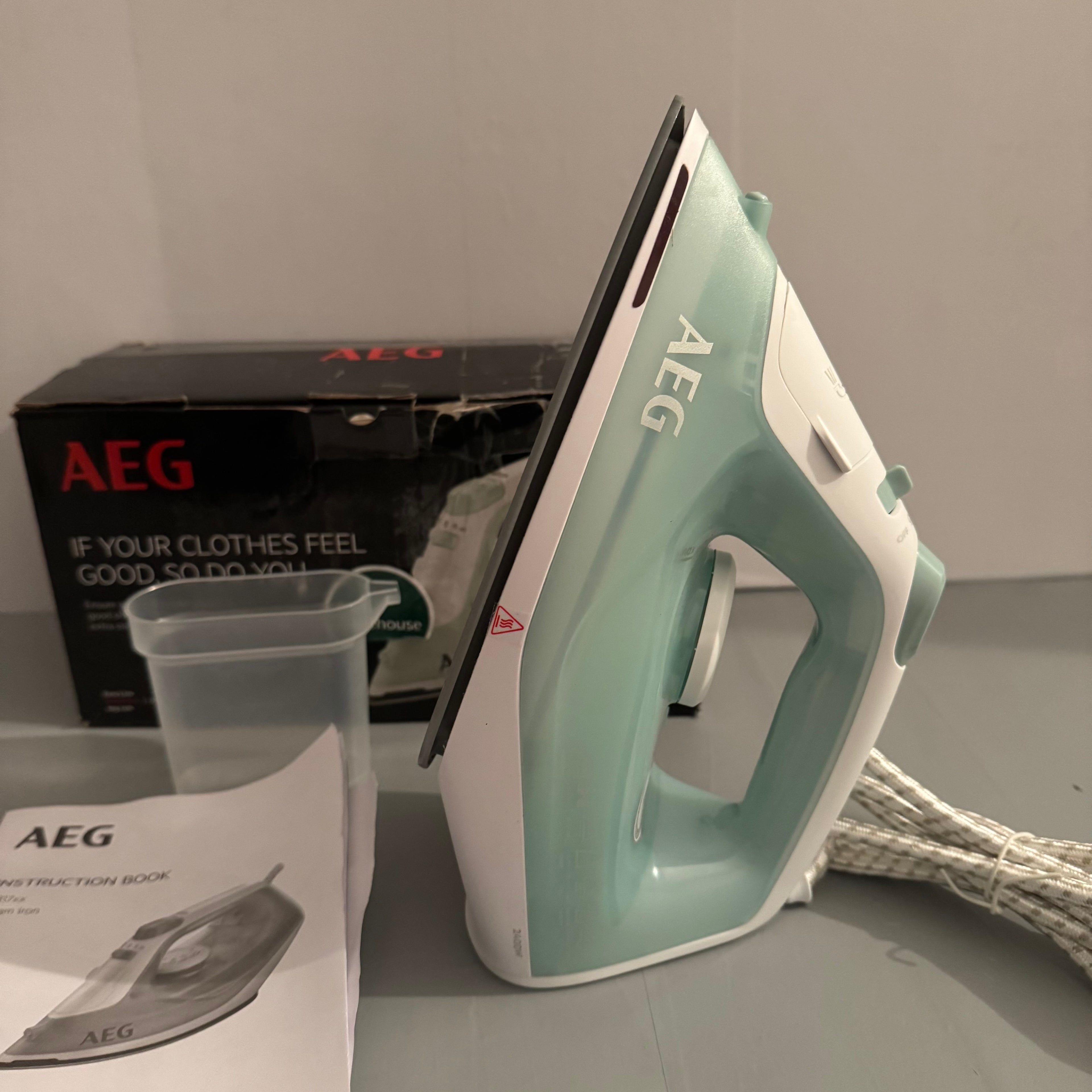 Plancha de vapor AEG DB1740LG 2400 W verde