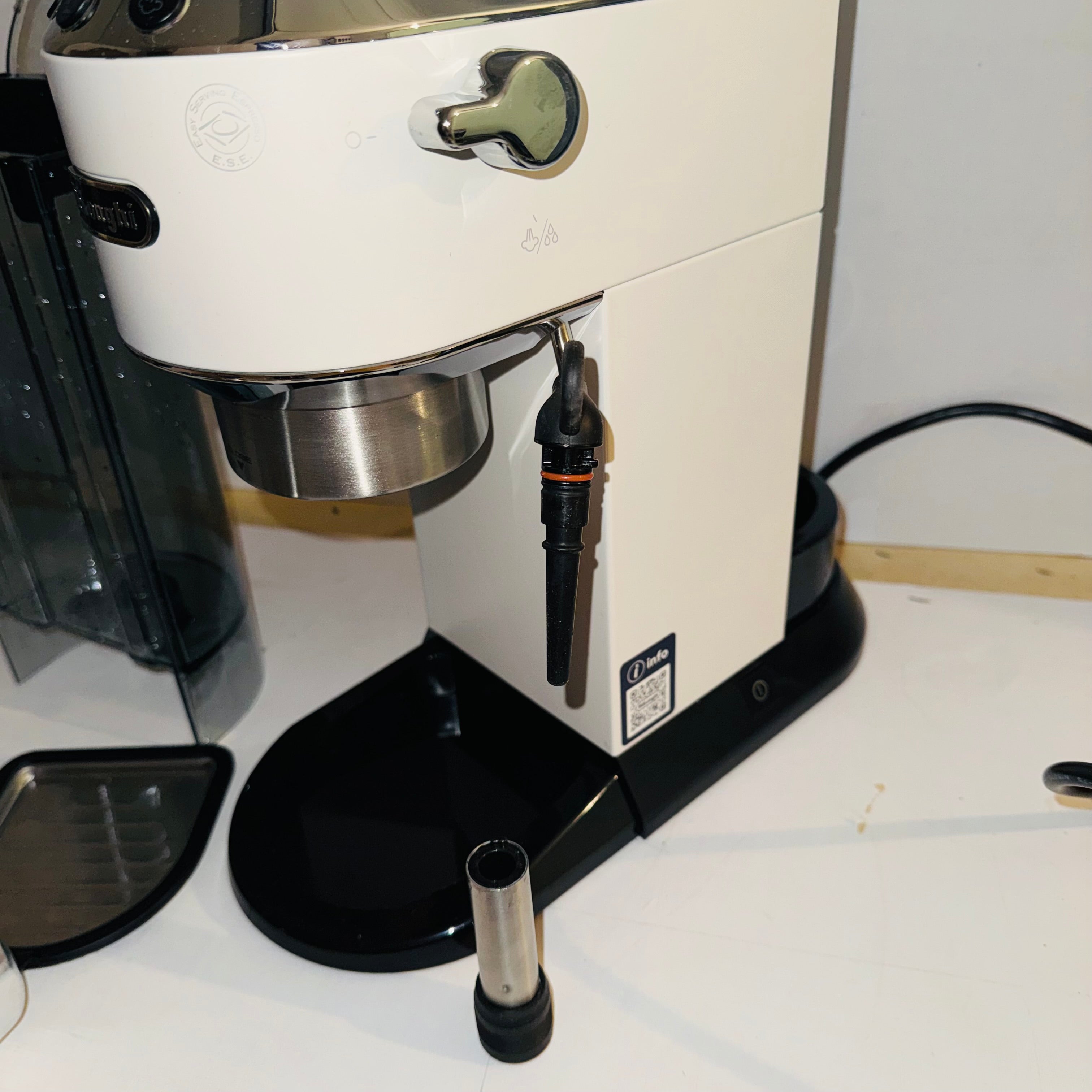 Cafetera espresso De'Longhi Dedica EC685.W