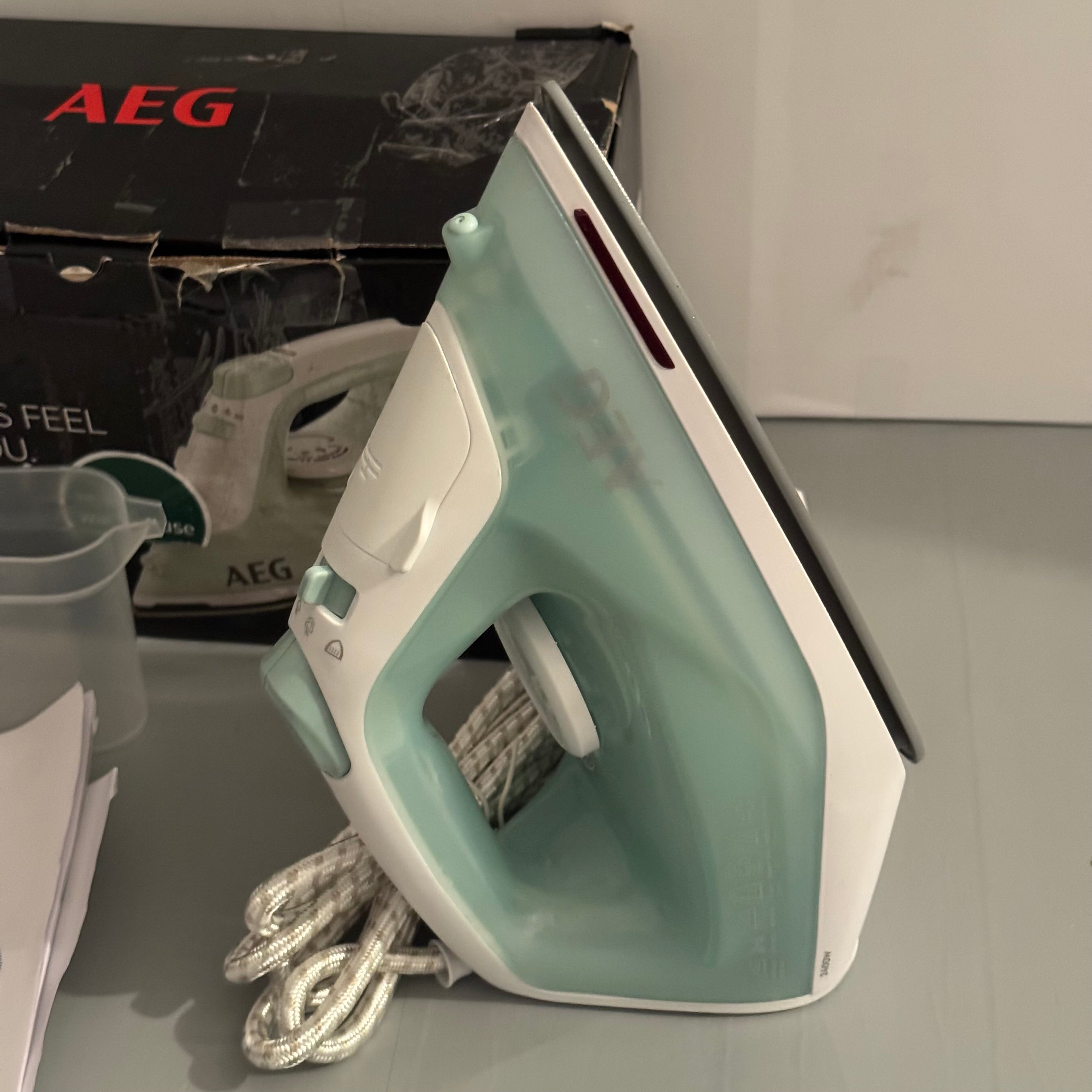 Plancha de vapor AEG DB1740LG 2400 W verde