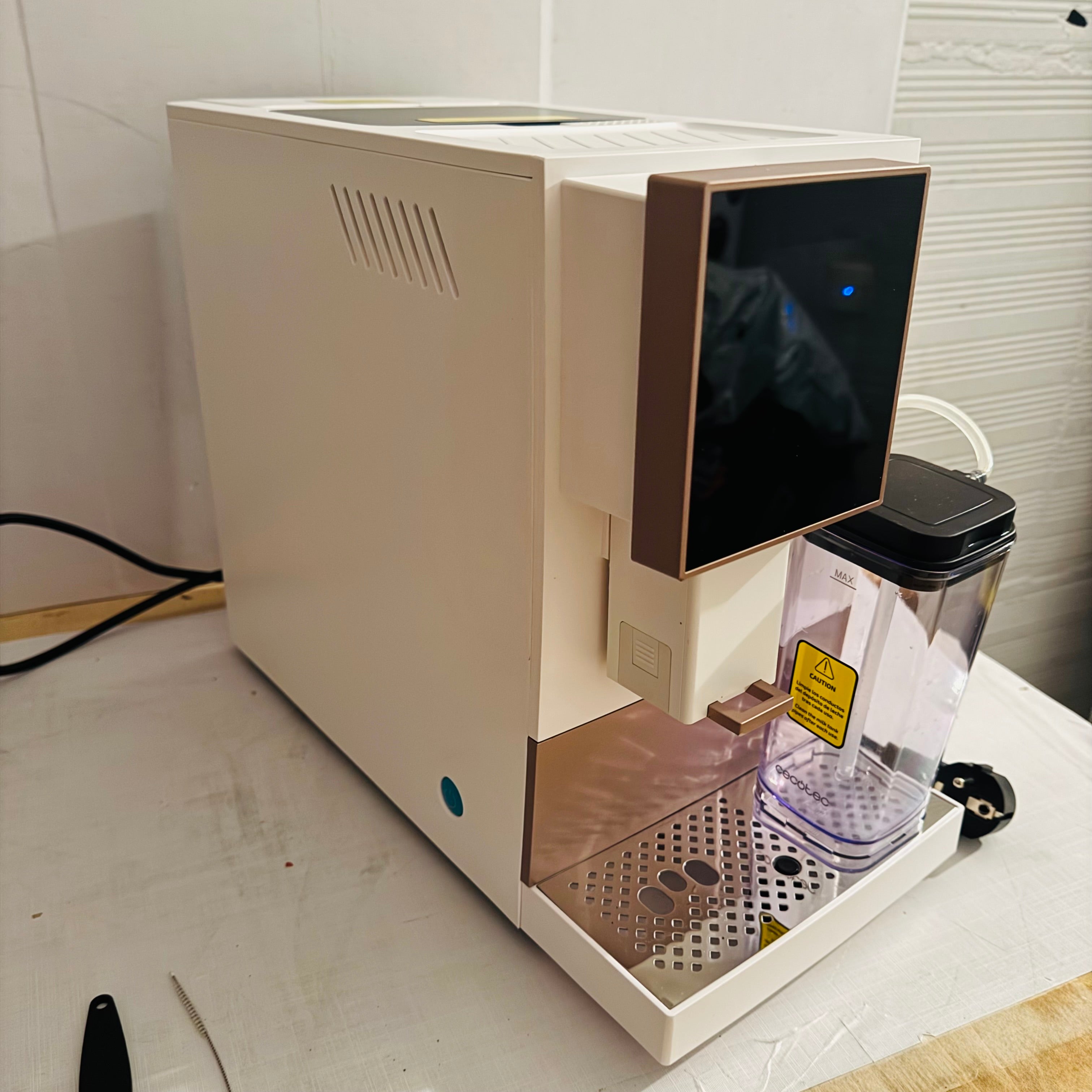 Cafetera superautomática Cecotec Cremmaet Compactccino Connected