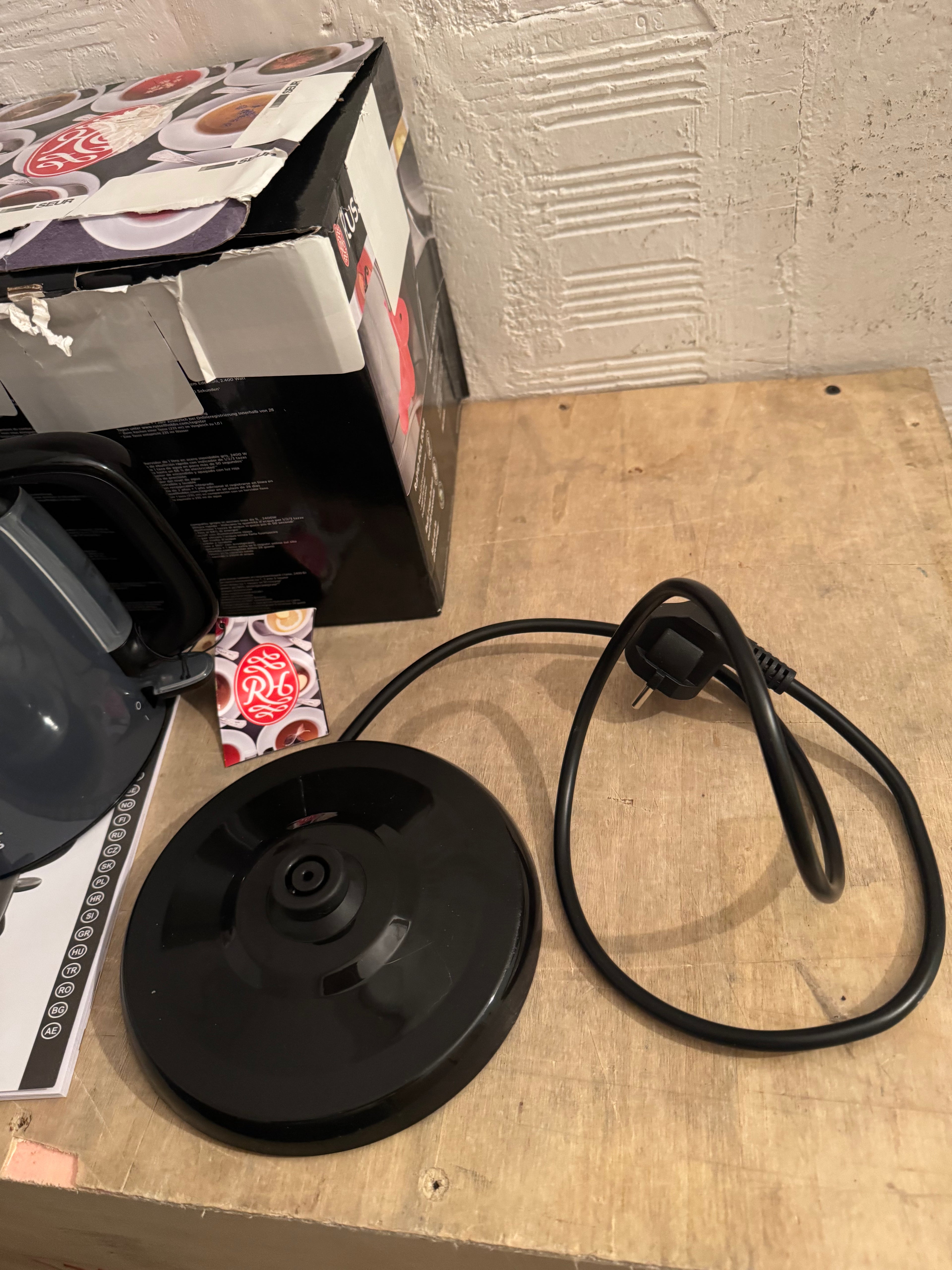 Hervidor Russell Hobbs Textures 1,7 L negro