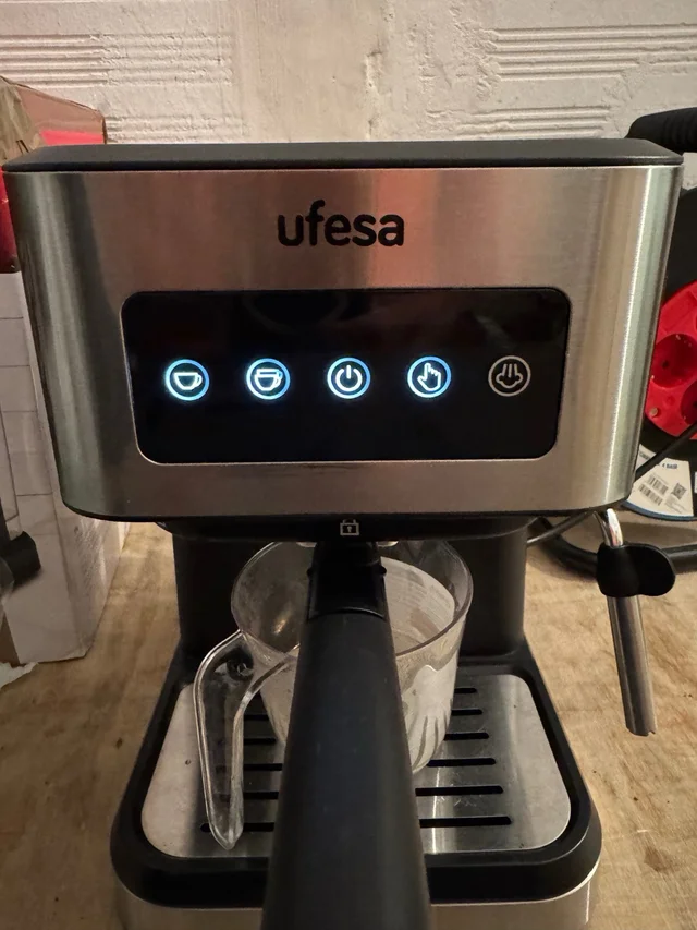 Cafetera express Ufesa Monza espresso 20 bares