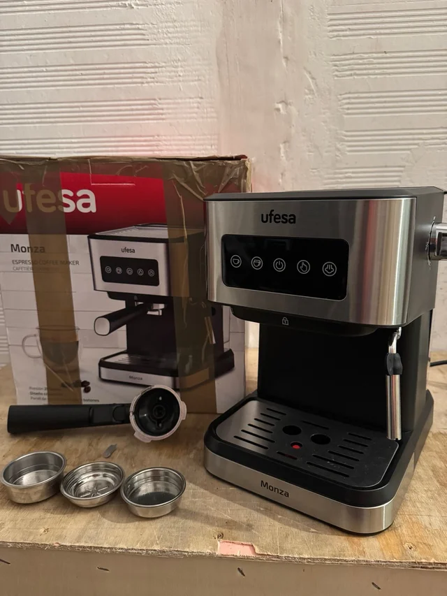 Cafetera express Ufesa Monza espresso 20 bares