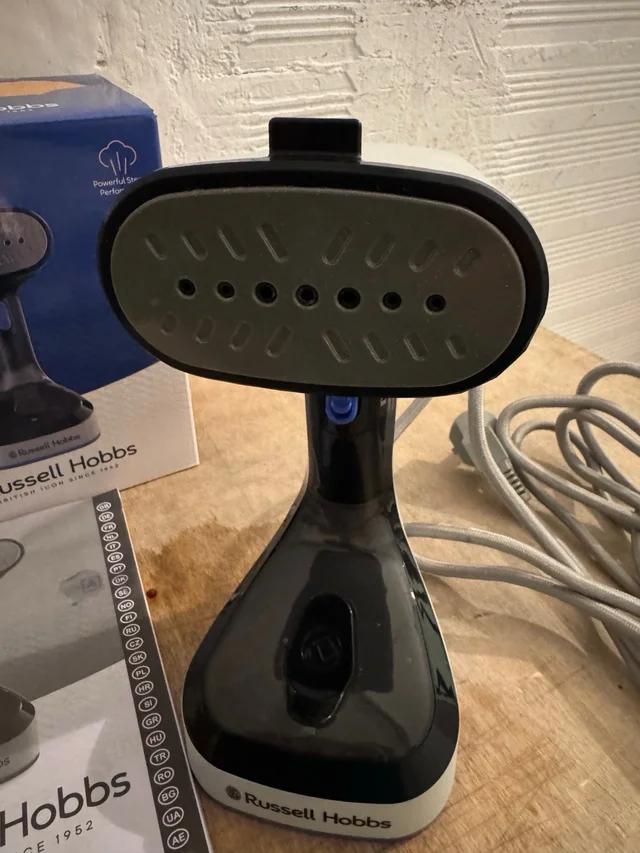 Plancha de vapor Vertical Russell Hobbs Easy Store PRO